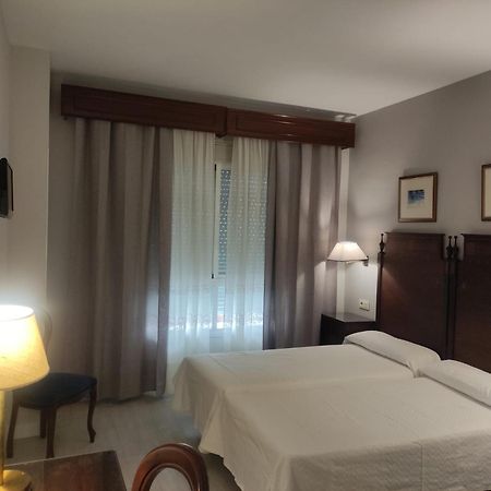 Hotel Iberia Plaza America Caces Eksteriør billede