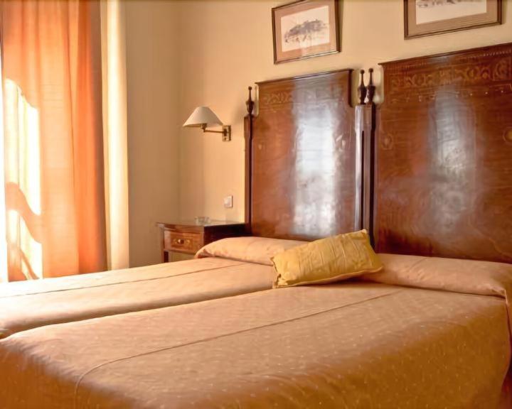 Hotel Iberia Plaza America Caces Eksteriør billede