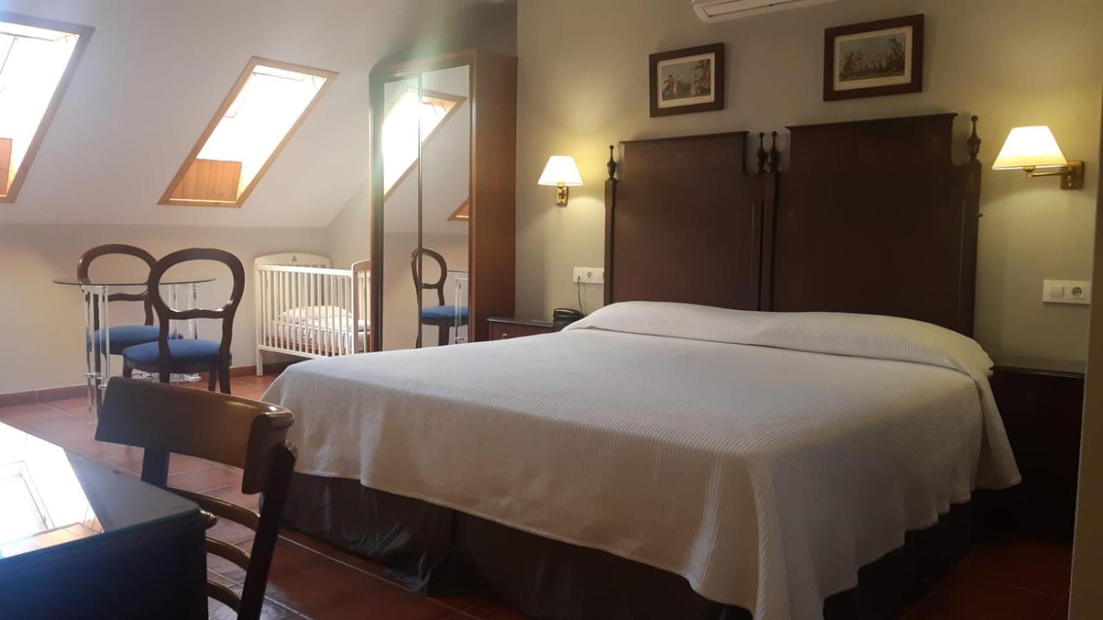 Hotel Iberia Plaza America Caces Eksteriør billede