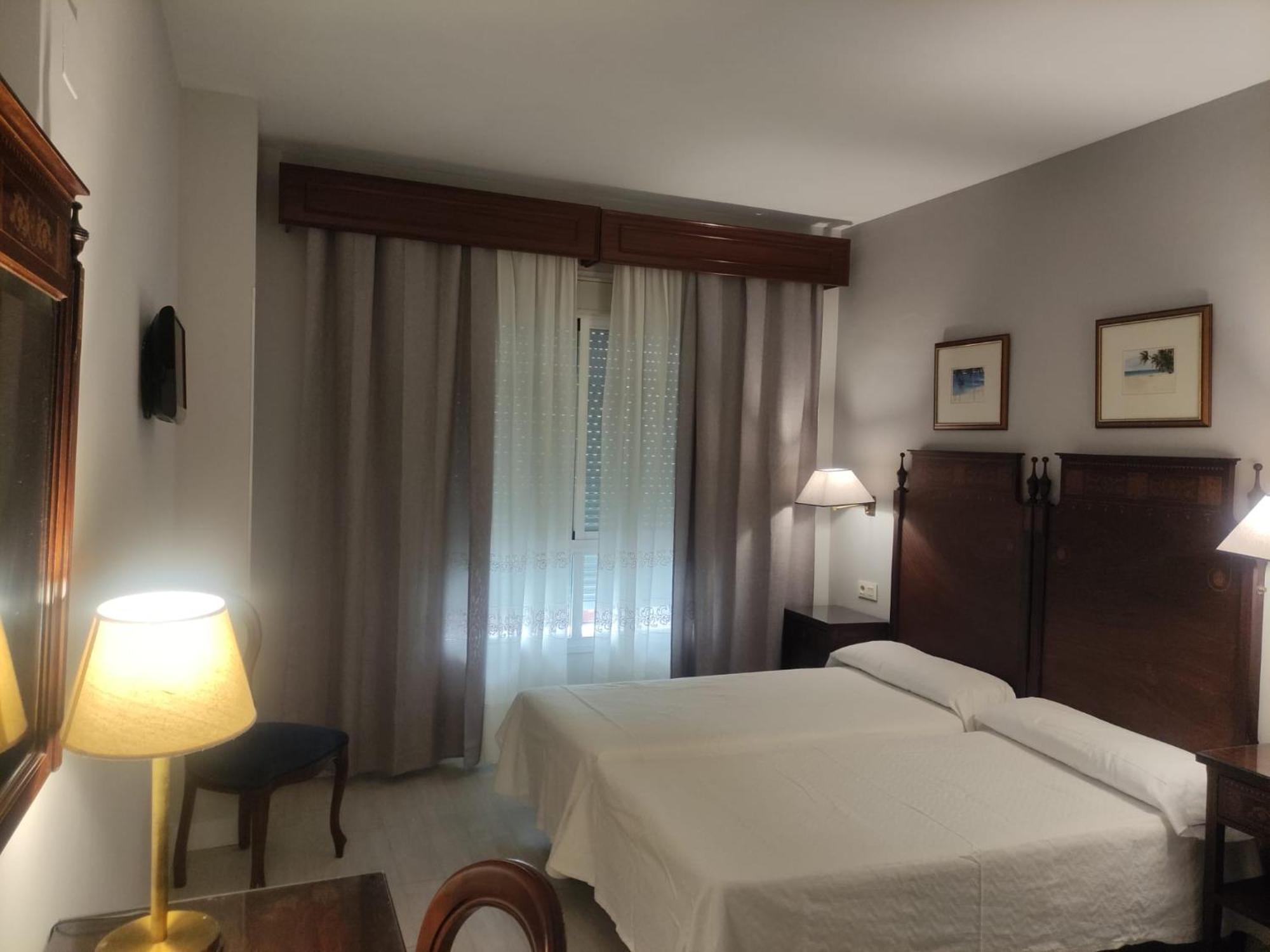 Hotel Iberia Plaza America Caces Eksteriør billede