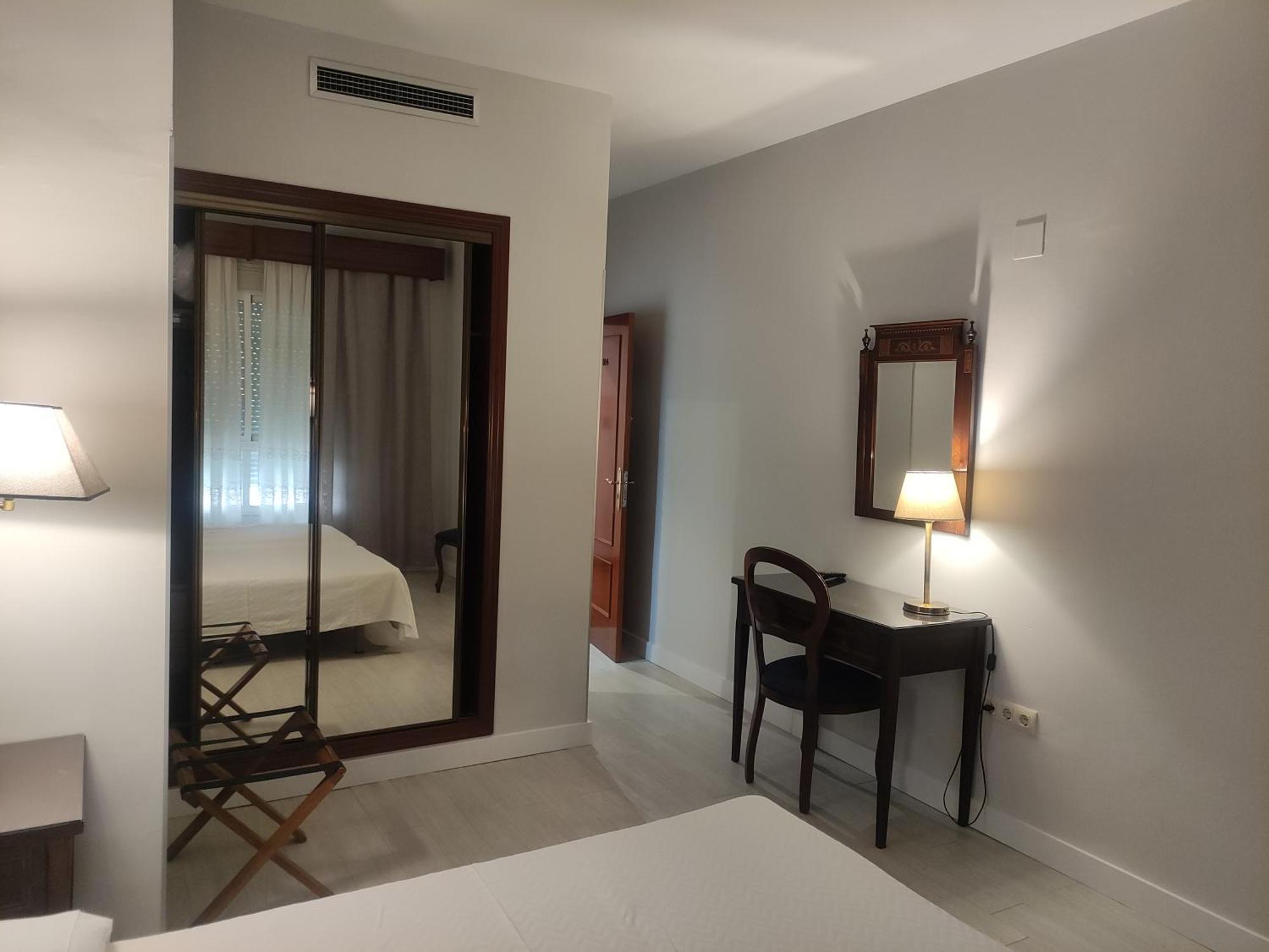 Hotel Iberia Plaza America Caces Eksteriør billede