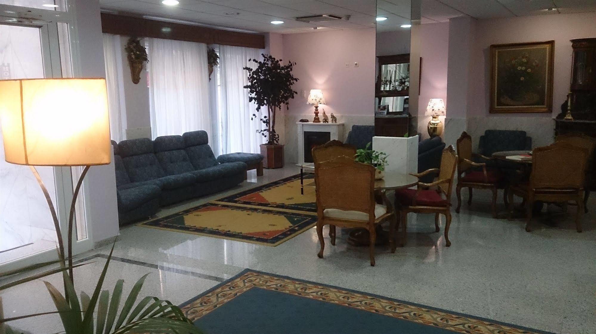 Hotel Iberia Plaza America Caces Eksteriør billede