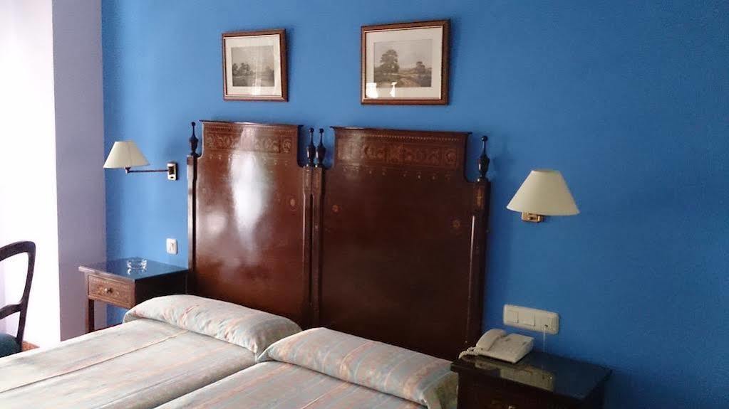Hotel Iberia Plaza America Caces Eksteriør billede
